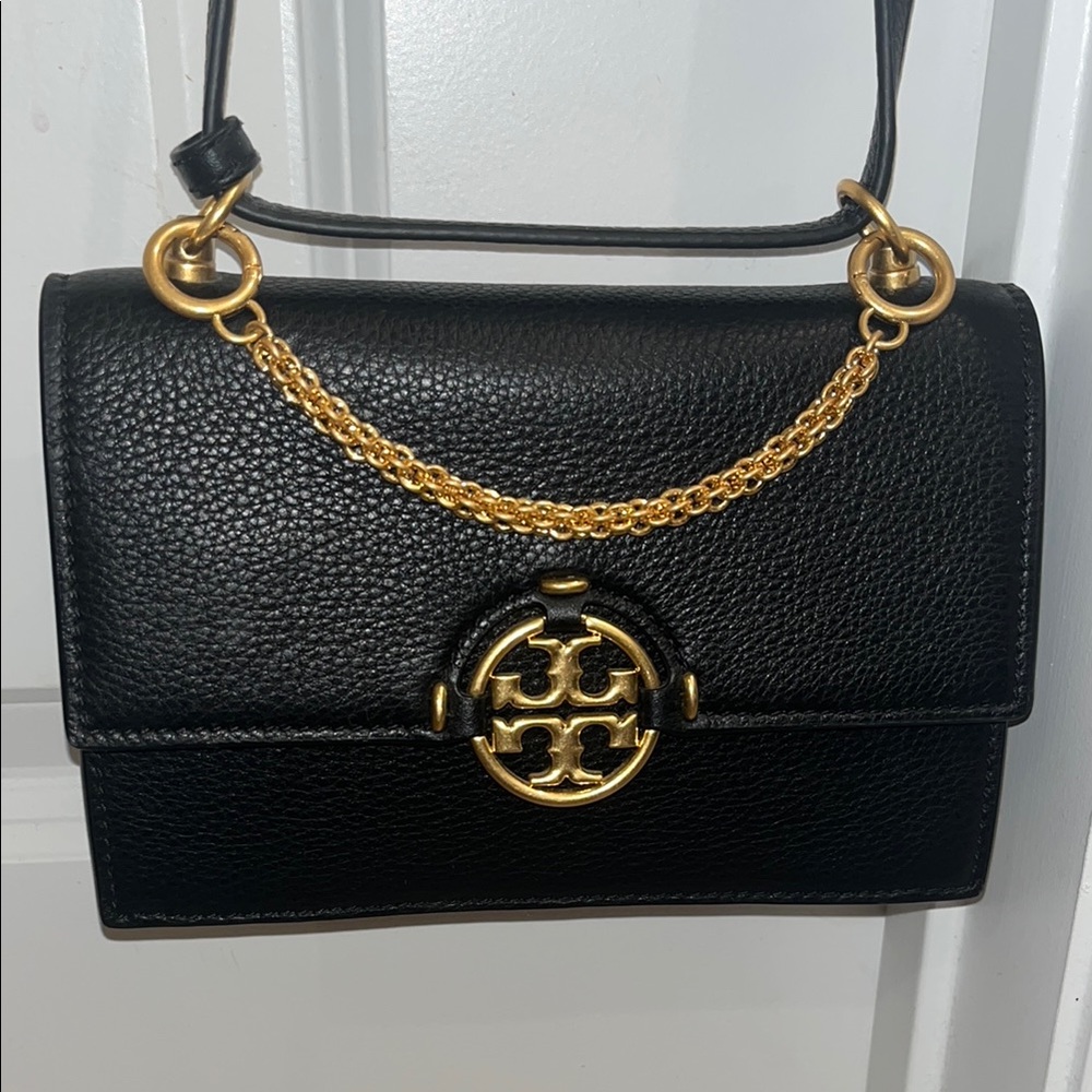 Tory Burch Black Leather Shoulder Bag authentic
BRAND NEW NEVER USED